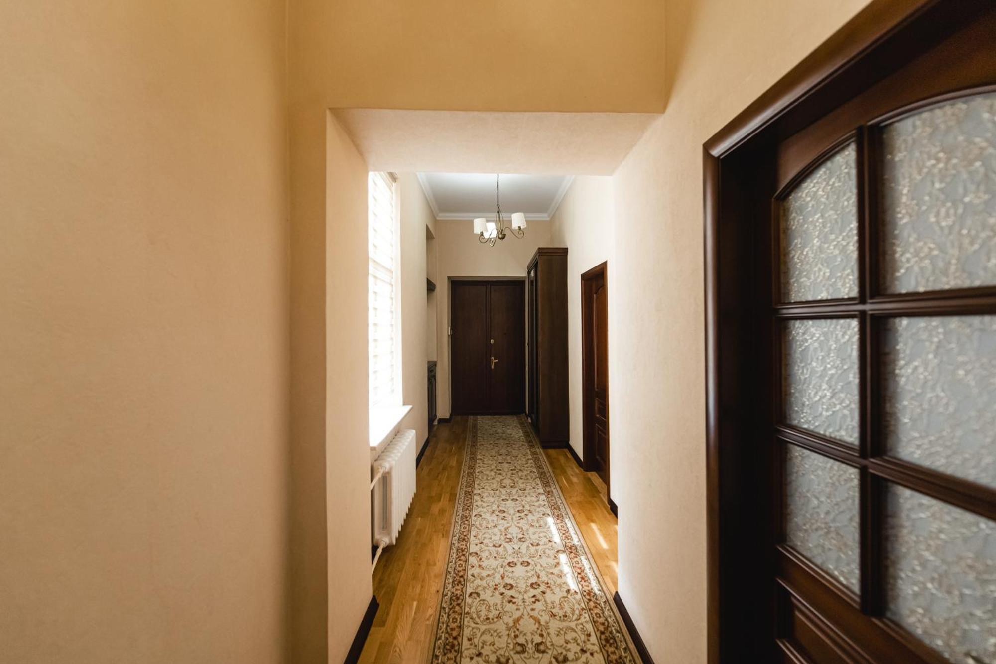 Apartments Justlvivit At The Rynok Square Exterior photo