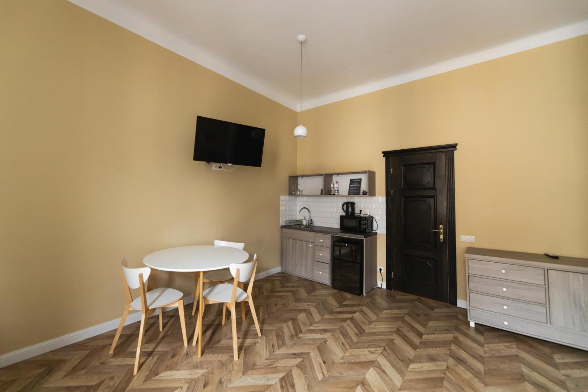 Apartments Justlvivit At The Rynok Square Exterior photo